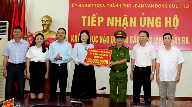 Hội Cựu CAND thành phố Hải Phòng quyên góp 30 triệu đồng ủng hộ khắc phục thiệt hại sau bão số 3